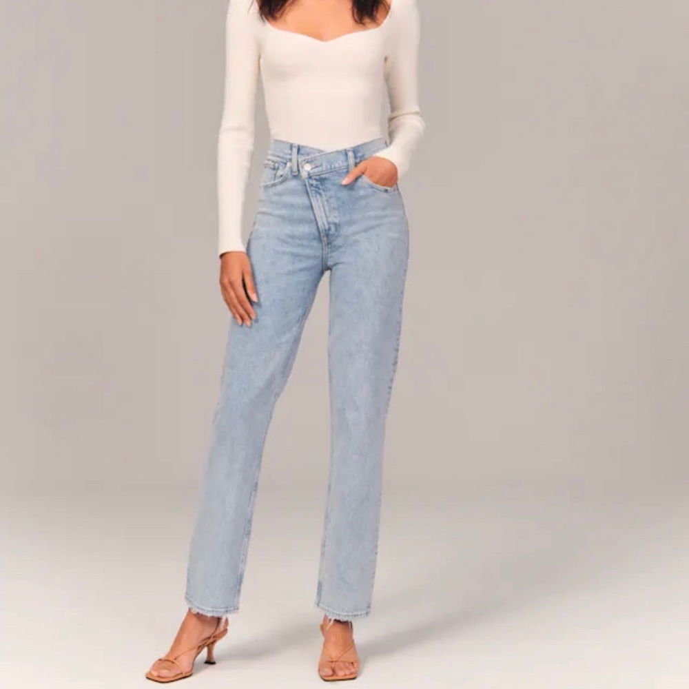 Abercrombie 90s Straight Ultra High Rise